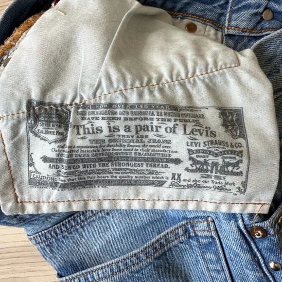 Levi's Women's Light Blue Jean Shorts - Picture 9 of 10